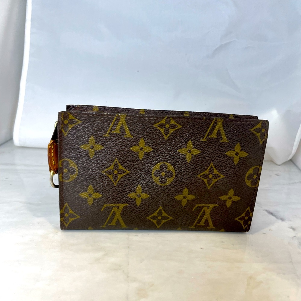 Cute Louis Vuitton pouch